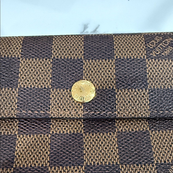 Louis Vuitton Damier Alexandra Checkered Wallet with Gold Button - Picture 2 of 13